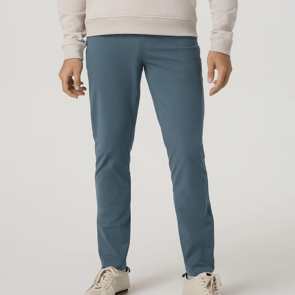 Vuori Meta™ Pant Athletic Slim Fit 32" in Blue Sea